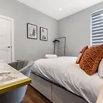 Cozy 3 Bedroom Flat In London!